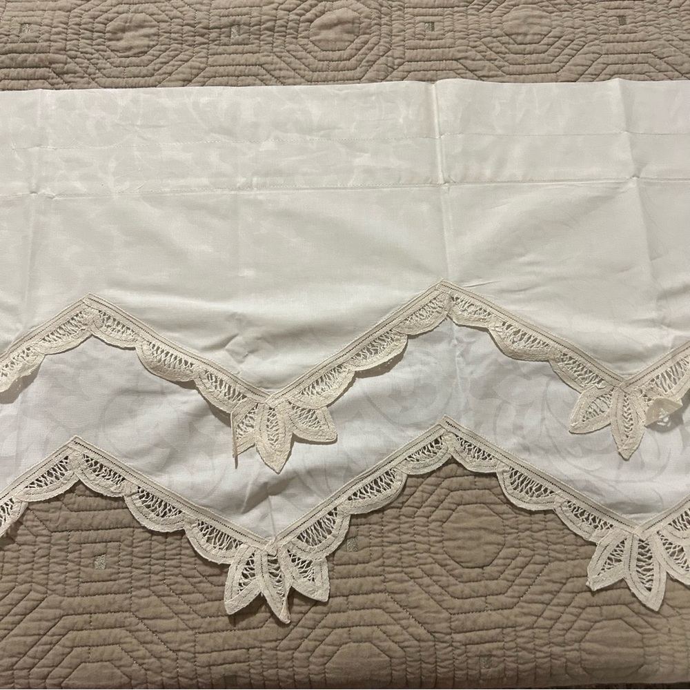 Vintage Battenburg valance NWT